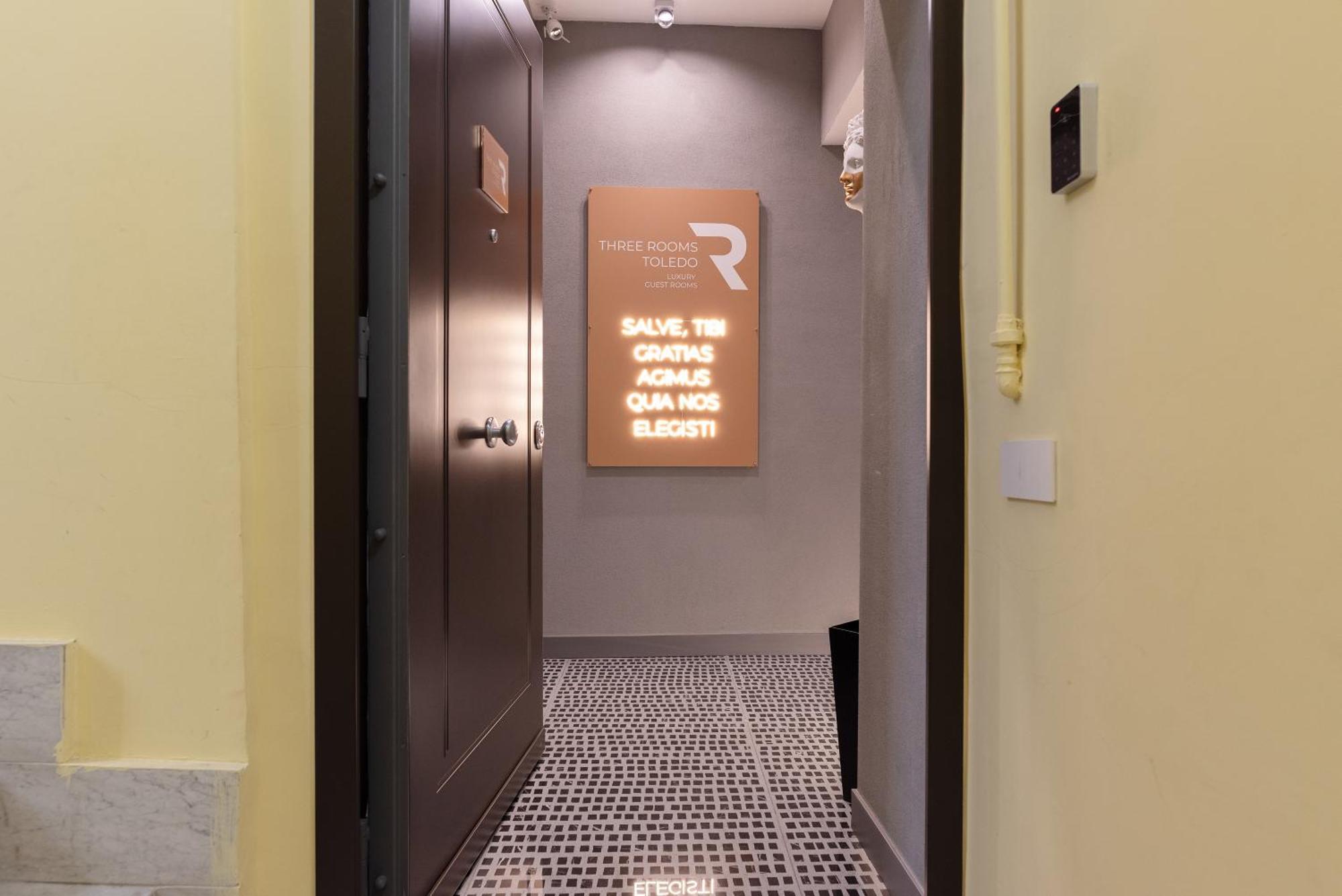 Three Rooms Toledo 나폴리 외부 사진